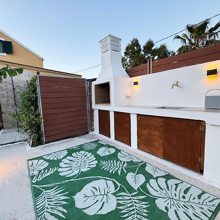 Burnelia Vacation House 莱夫基米 外观 照片