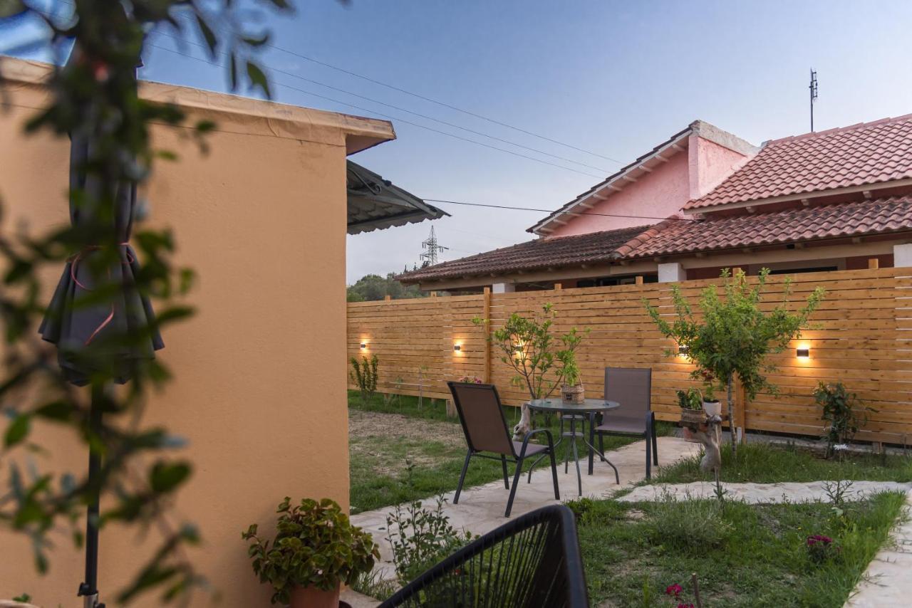 Burnelia Vacation House 莱夫基米 外观 照片
