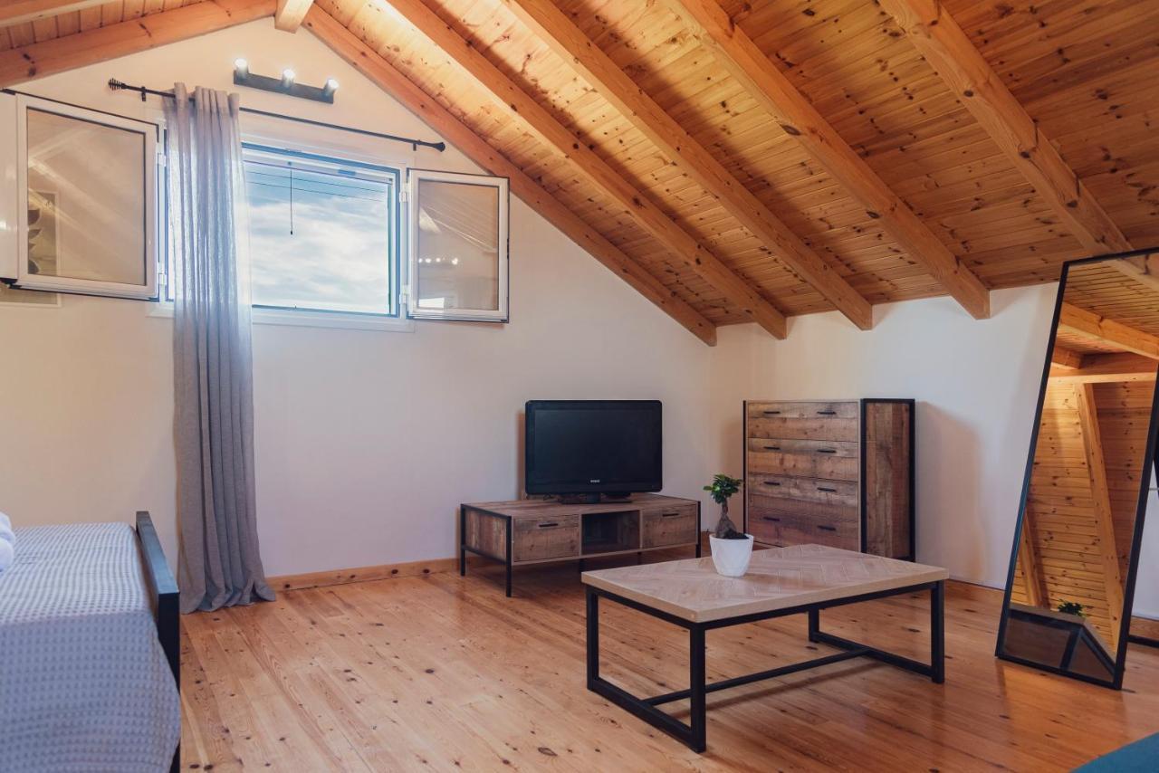 Burnelia Vacation House 莱夫基米 外观 照片
