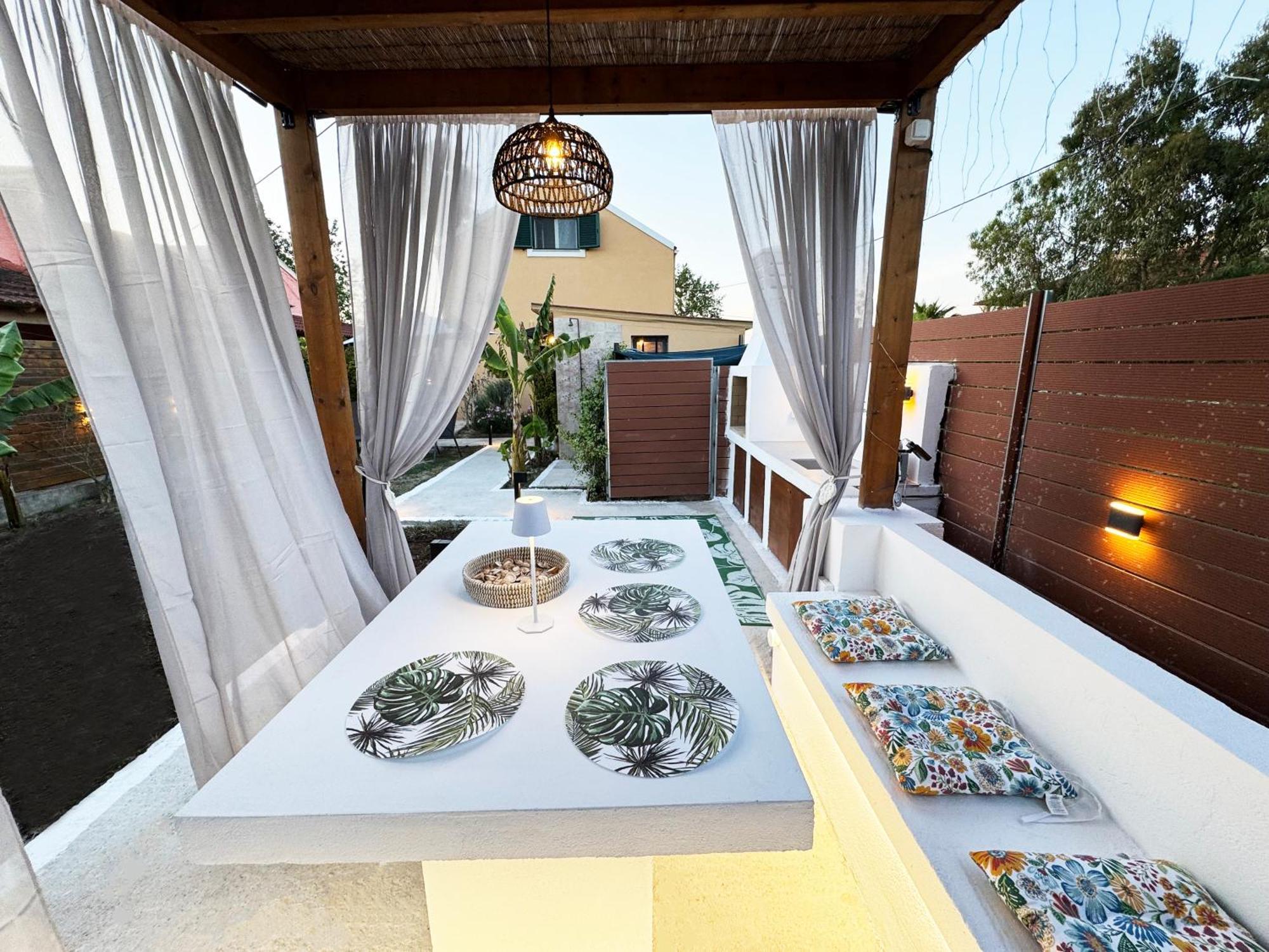 Burnelia Vacation House 莱夫基米 外观 照片