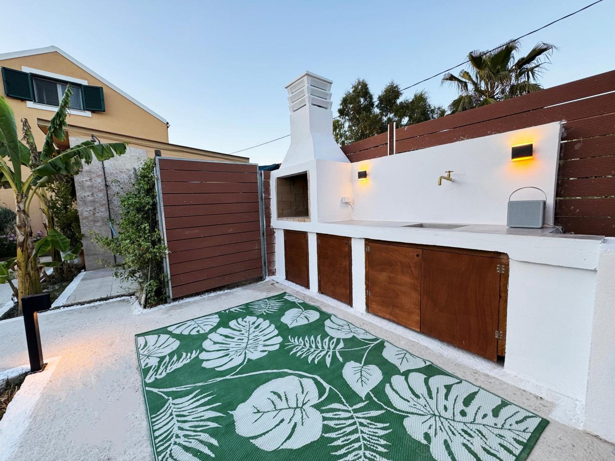 Burnelia Vacation House 莱夫基米 外观 照片
